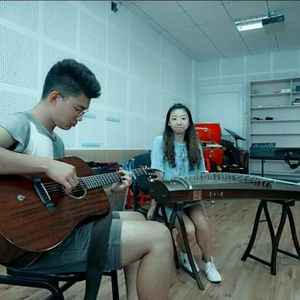 被前后夹击同时插进里面喷水视频
