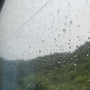 被前后夹击同时插进里面喷水视频
